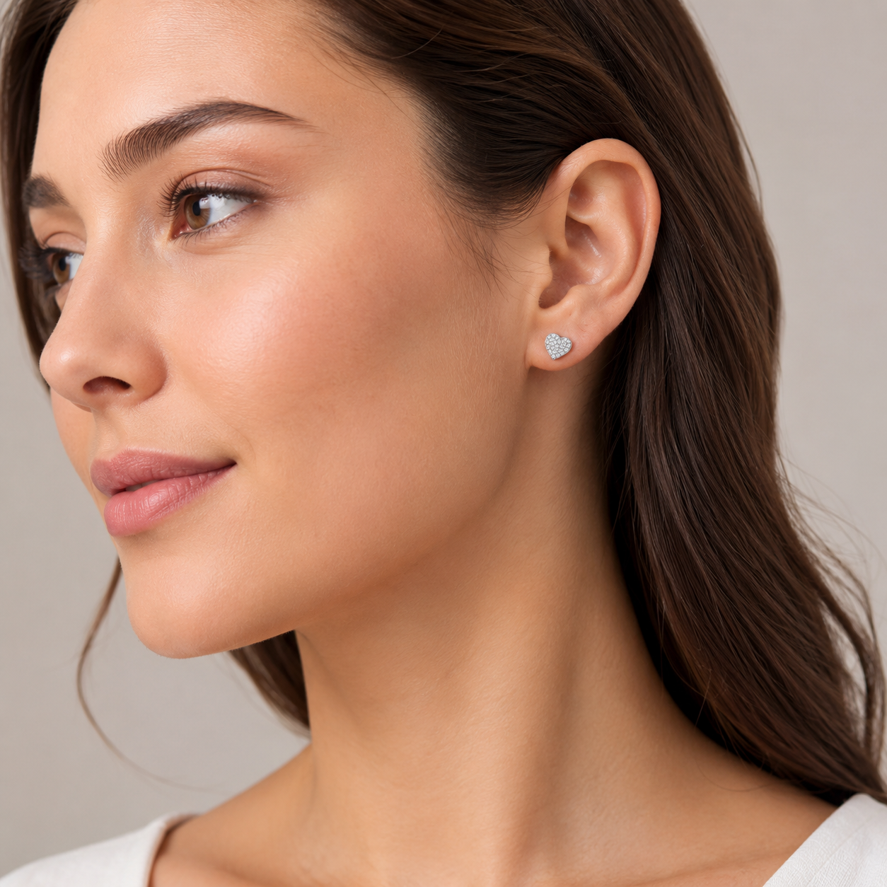 Cercei Inimă din Argint 925 cu Zirconii Strălucitoare, 8x8 mm – Eleganță Delicată pentru Femei | Cadou Ideal România. CD580