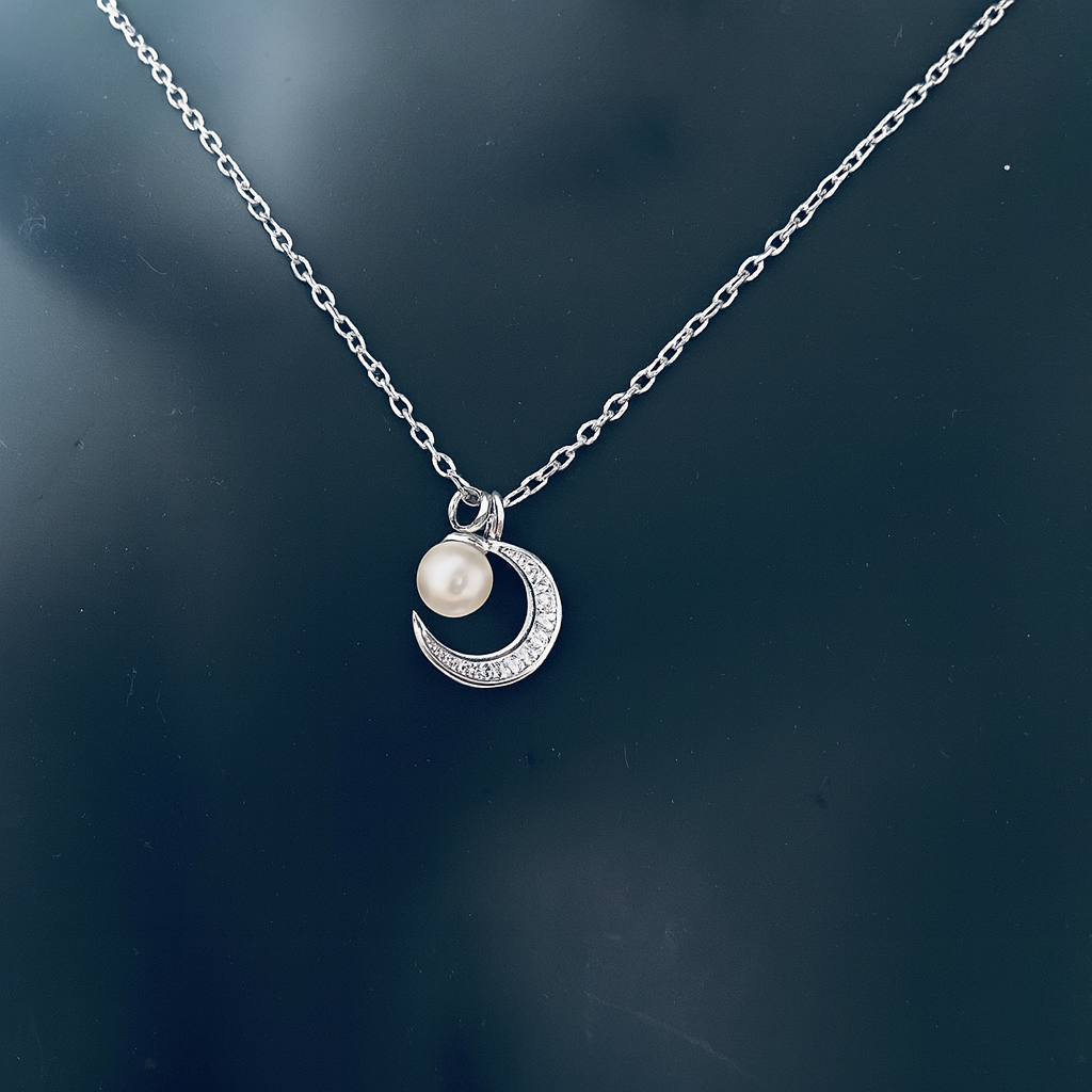Colier din Argint 925 Rodiat cu Lună și Perlă Naturală, Eleganță Celestă