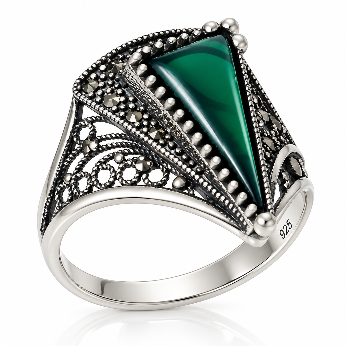 Inel din Argint 925 „Aurora Verde” – Design Triunghiular Vintage cu Piatră Verde Misterioasă