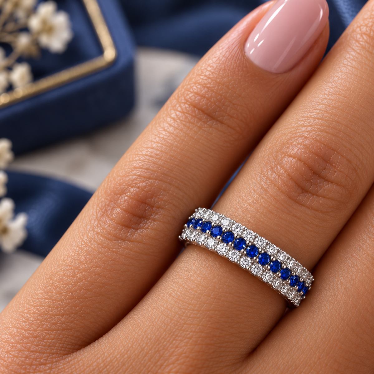 Inel din Argint 925 Royal Blue Eternity – Zirconii Albastre Regale și Albe, Design Elegant cu Trei Rânduri. ID488
