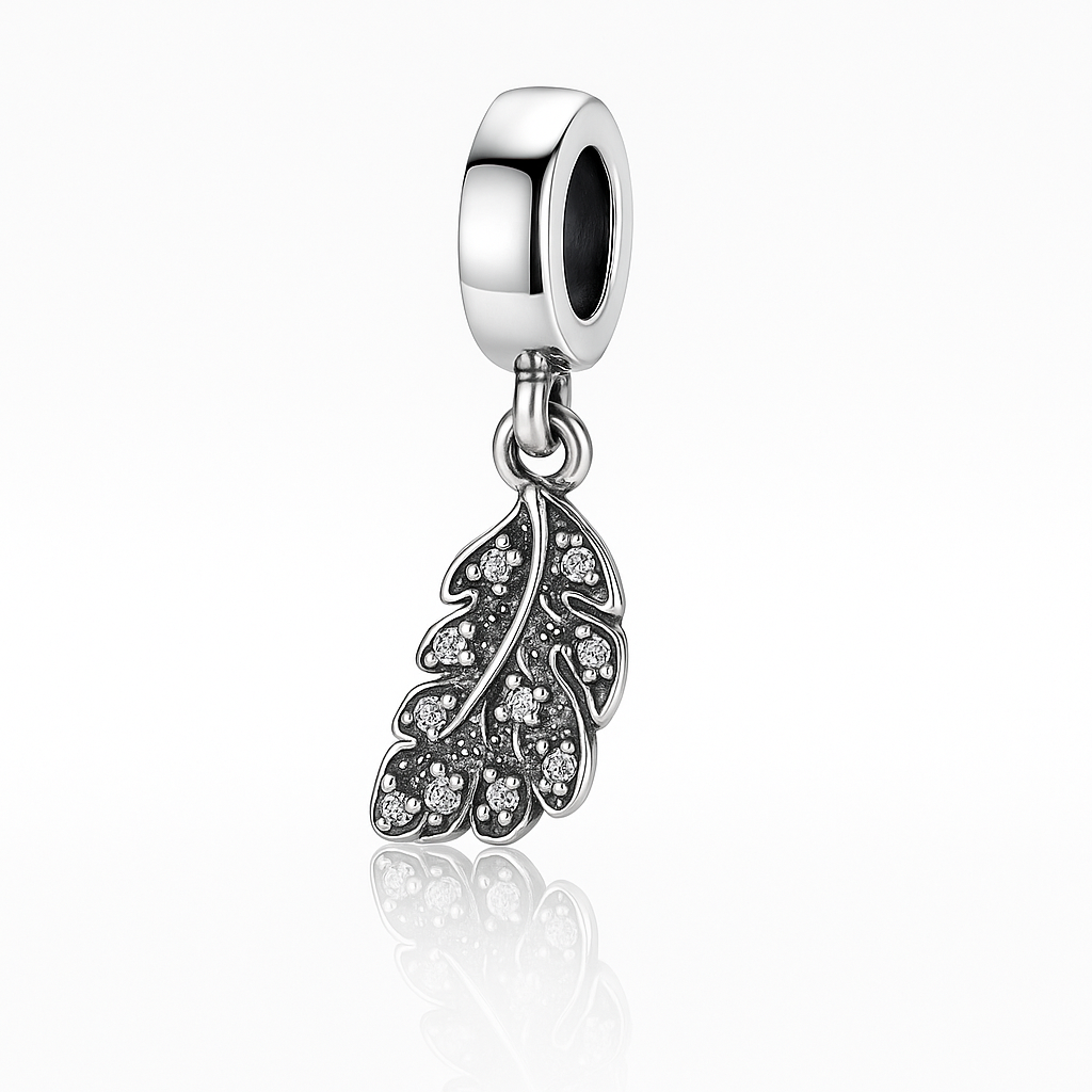Bijuterie charm frunză din argint 925 autentic, cu cristale delicate, simbol al creșterii și al energiei pozitive – InfinityBijoux.