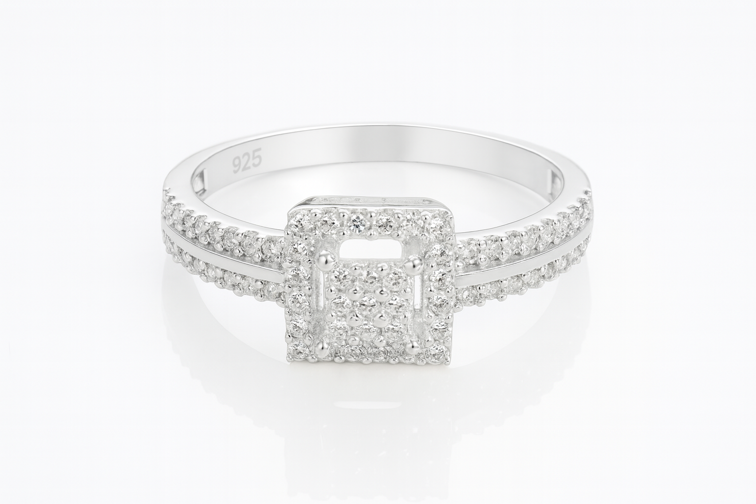Bijuterie din argint 925 pentru femei, inel elegant cu zirconii și design modern pătrat – 2.17 grame