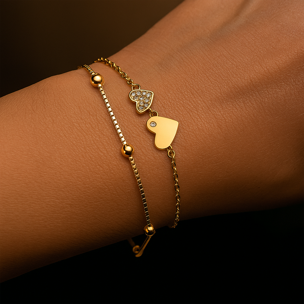 Brățară elegantă din argint placată cu aur de 14K, cu două inimi interconectate și detalii strălucitoare, imagine e-commerce InfinityBijoux.ro.