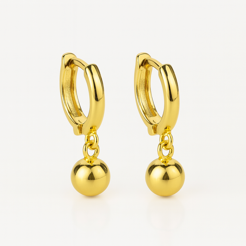 Cercei huggie din argint aurit 14K cu biluță rotundă – bijuterii minimalistice pentru femei