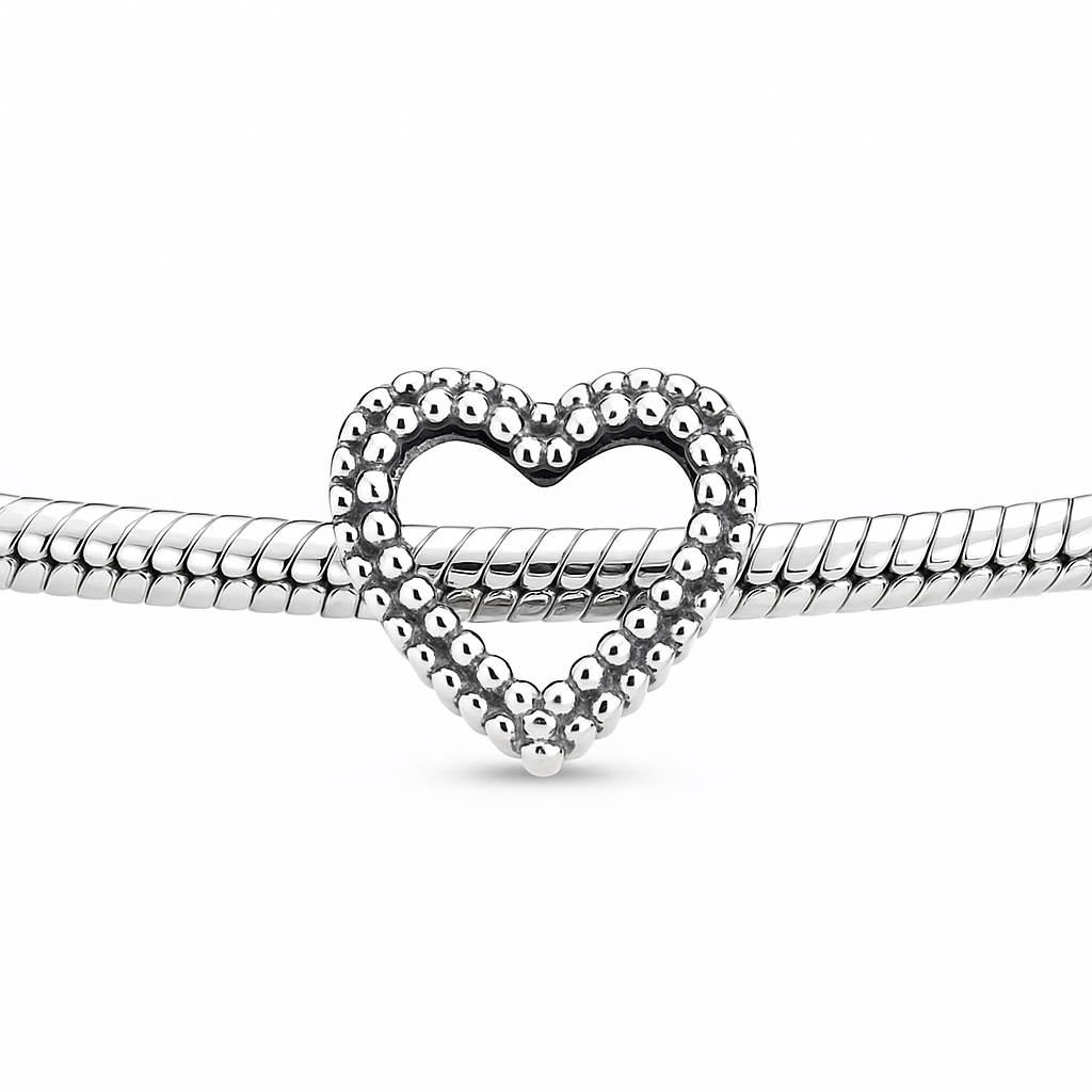 Charm argint inimă 2.15g pentru brățară Pandora, prezentat în imagine profesională