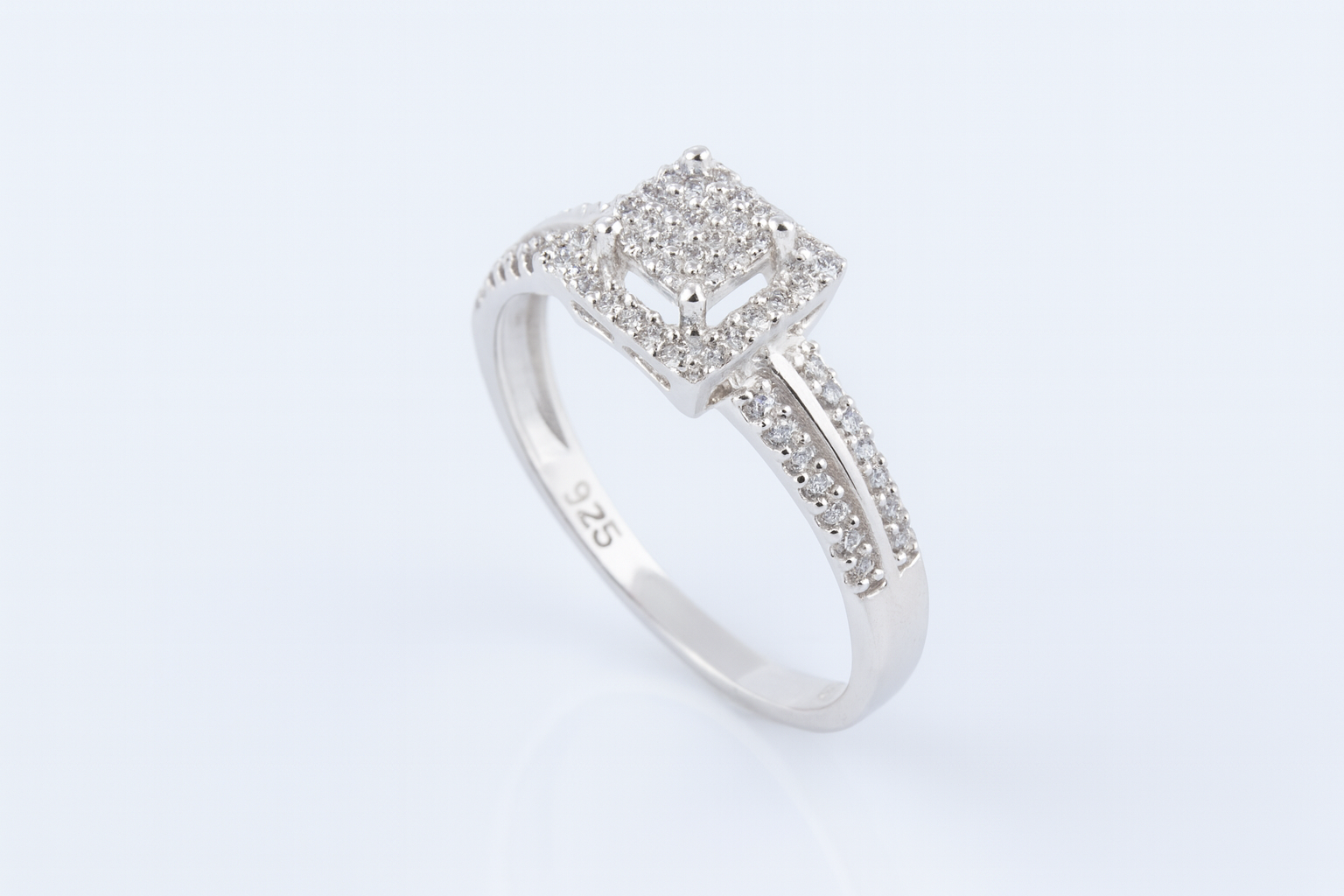 Inel de logodnă din argint 925 cu pietre zirconiu, finisaj lucios și detalii fine – produs premium Infinity Bijoux