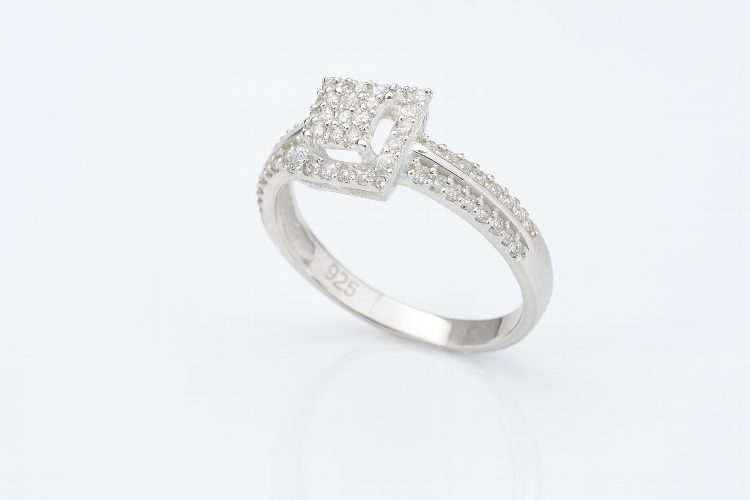 Inel din argint 925 cu design pătrat și zirconii strălucitoare, greutate 2.17 grame – bijuterie elegantă Infinity Bijoux