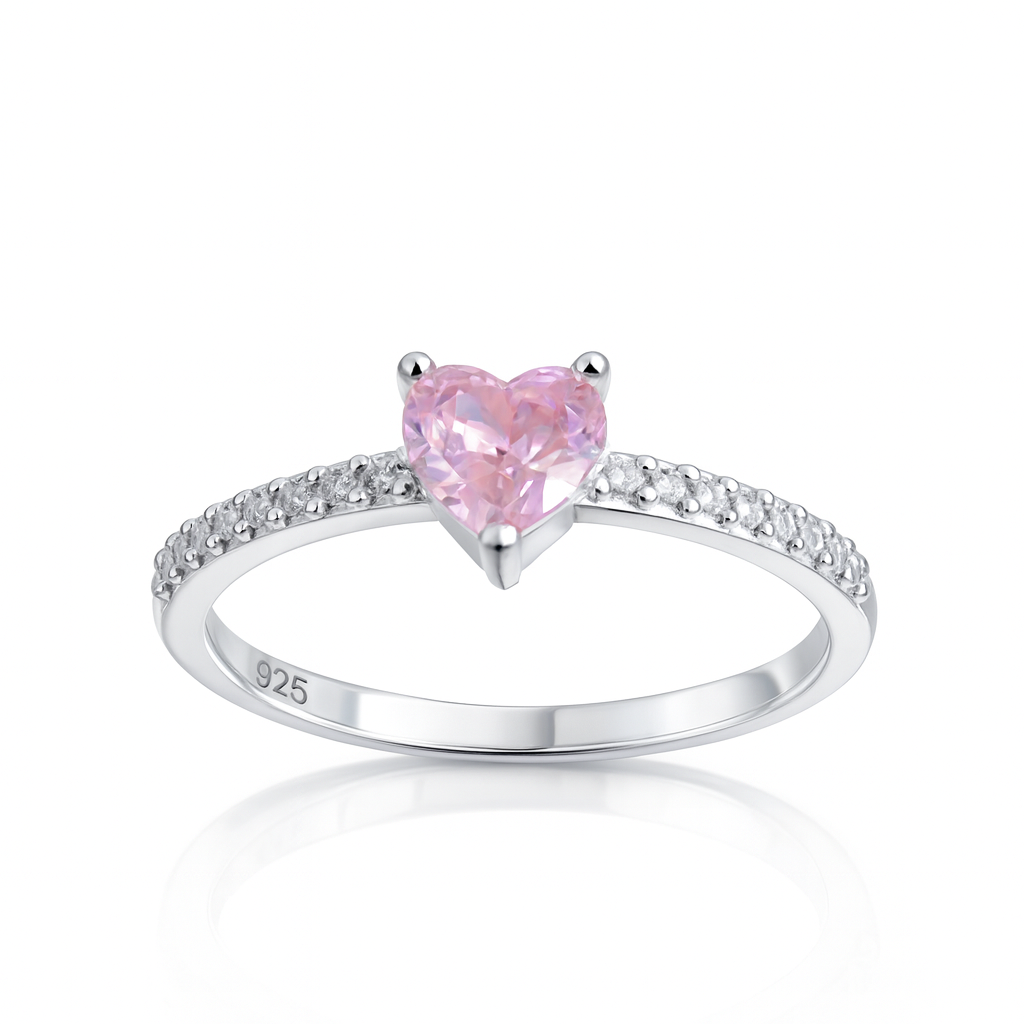 Inel din argint 925 cu piatră roz în formă de inimă, fotografie e-commerce pe fundal alb lucios
