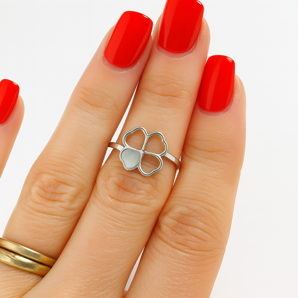 Inel din argint cu trifoi și inimă din sidef alb, simbol al norocului și iubirii