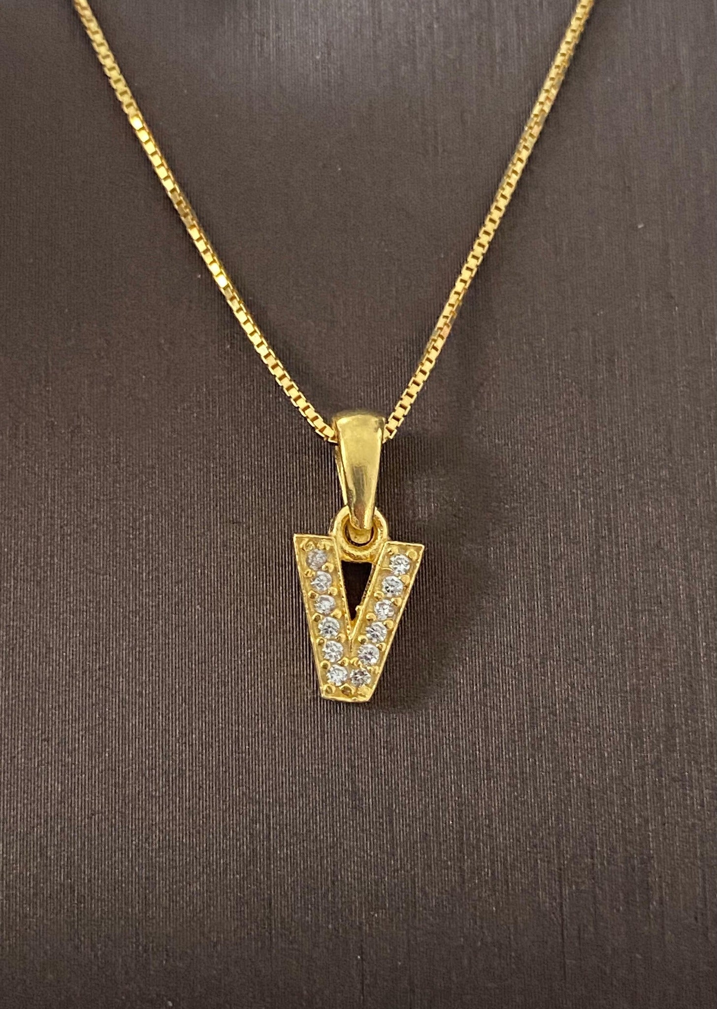 Colier din Argint 925 Placat cu Aur 14K, Pandantiv Litera V