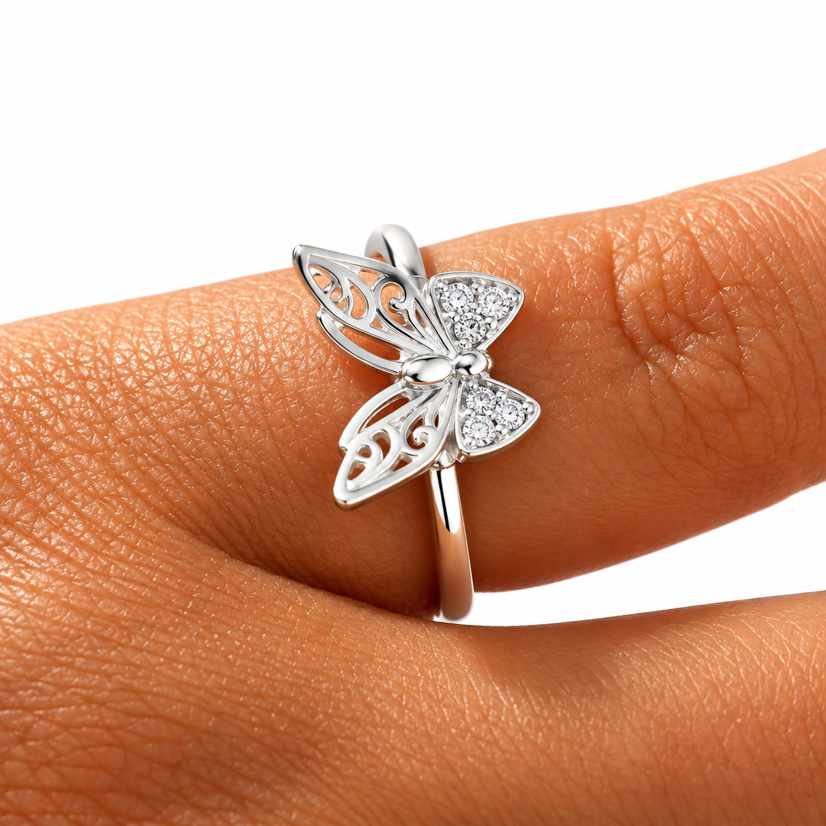 Inel Damă din Argint 925 „Butterfly Grace” – Fluture Delicat cu Aripi Filigranate și Pietre Strălucitoare. ID611