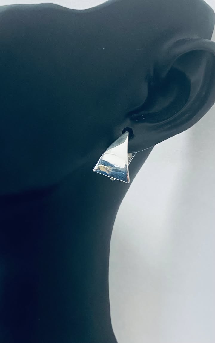 Cercei cu tortita din argint 925 model triunghi