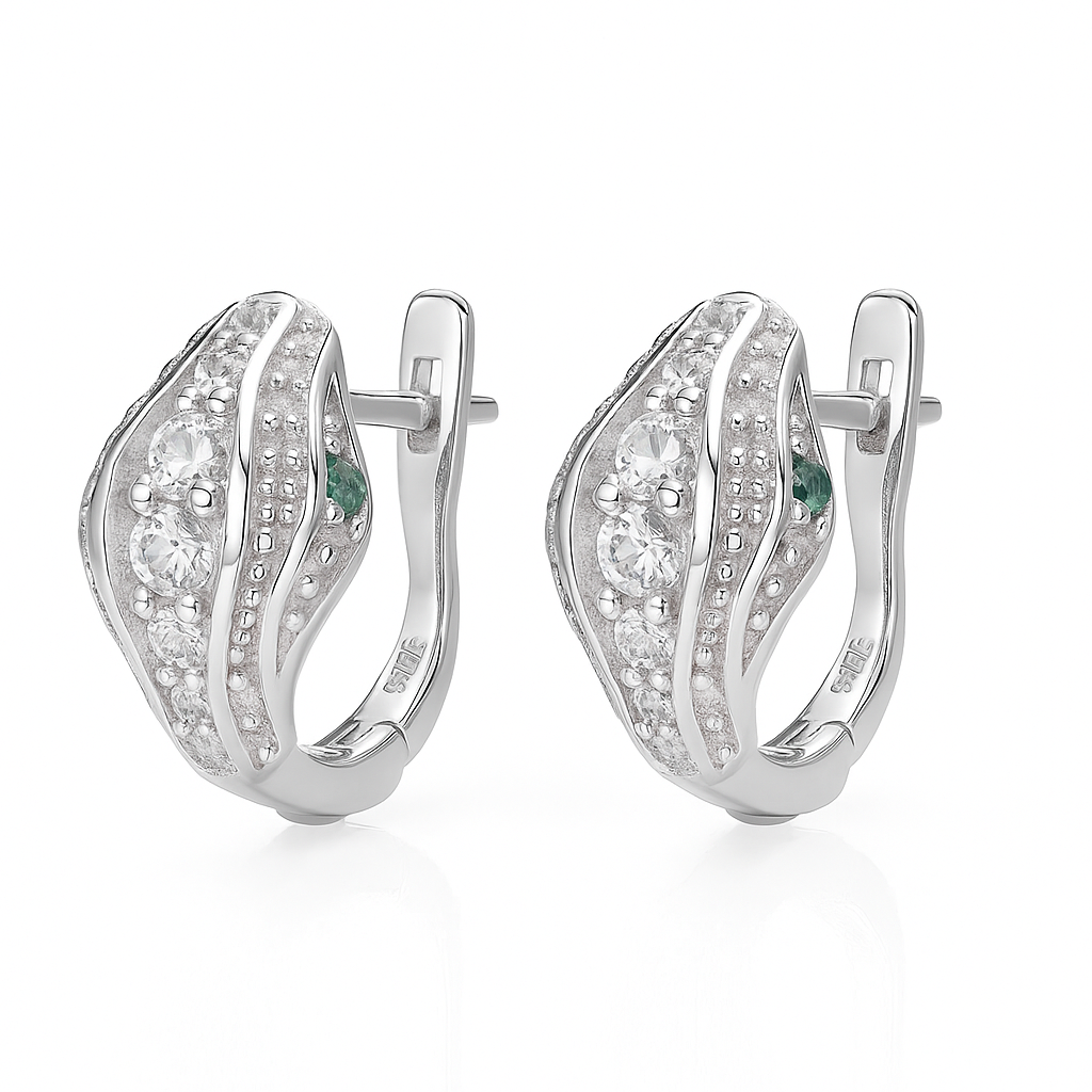 cercei șarpe din argint 925 cu pietre verzi strălucitoare, simbol al protecției și eleganței, fundal alb e-commerce