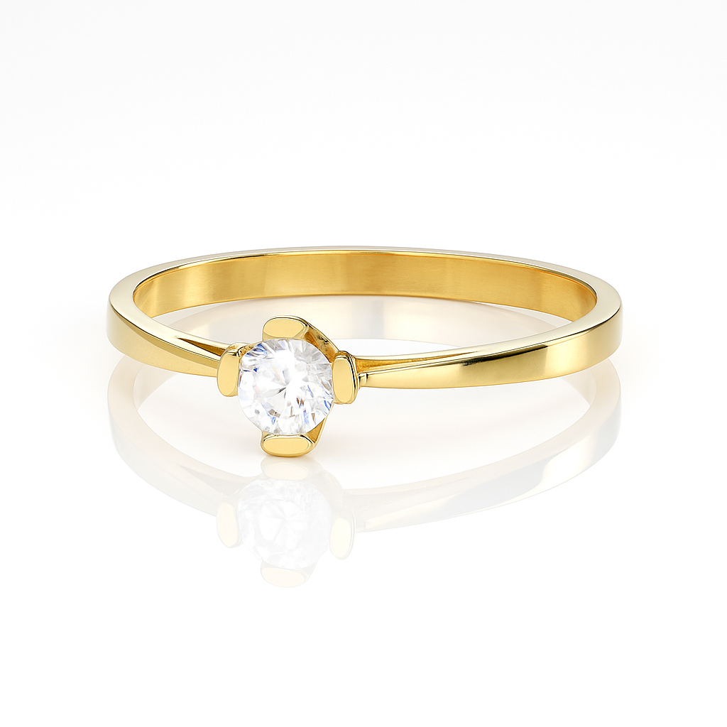 inel din argint 925 placat cu aur de 14K, cu piatră zirconia strălucitoare, fotografie profesională pe fundal alb pentru e-commerce