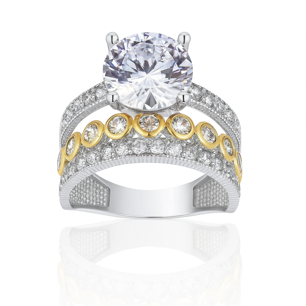 inel din argint 925 rodiat cu piatră centrală strălucitoare și detalii aurii pe fundal alb – bijuterie elegantă pentru femei InfinityBijoux.ro