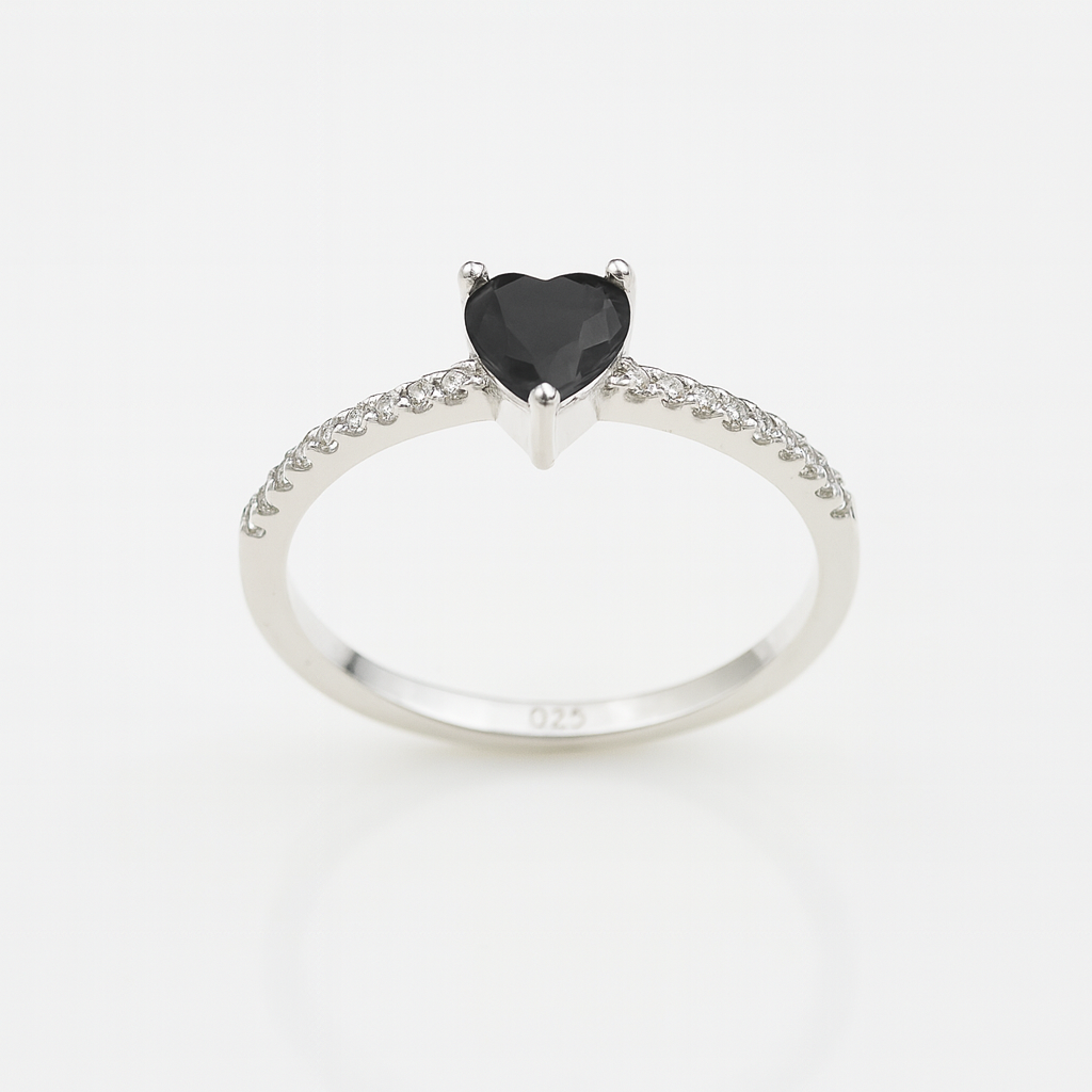 inel elegant din argint cu piatra neagra fațetata si banda cu zirconii