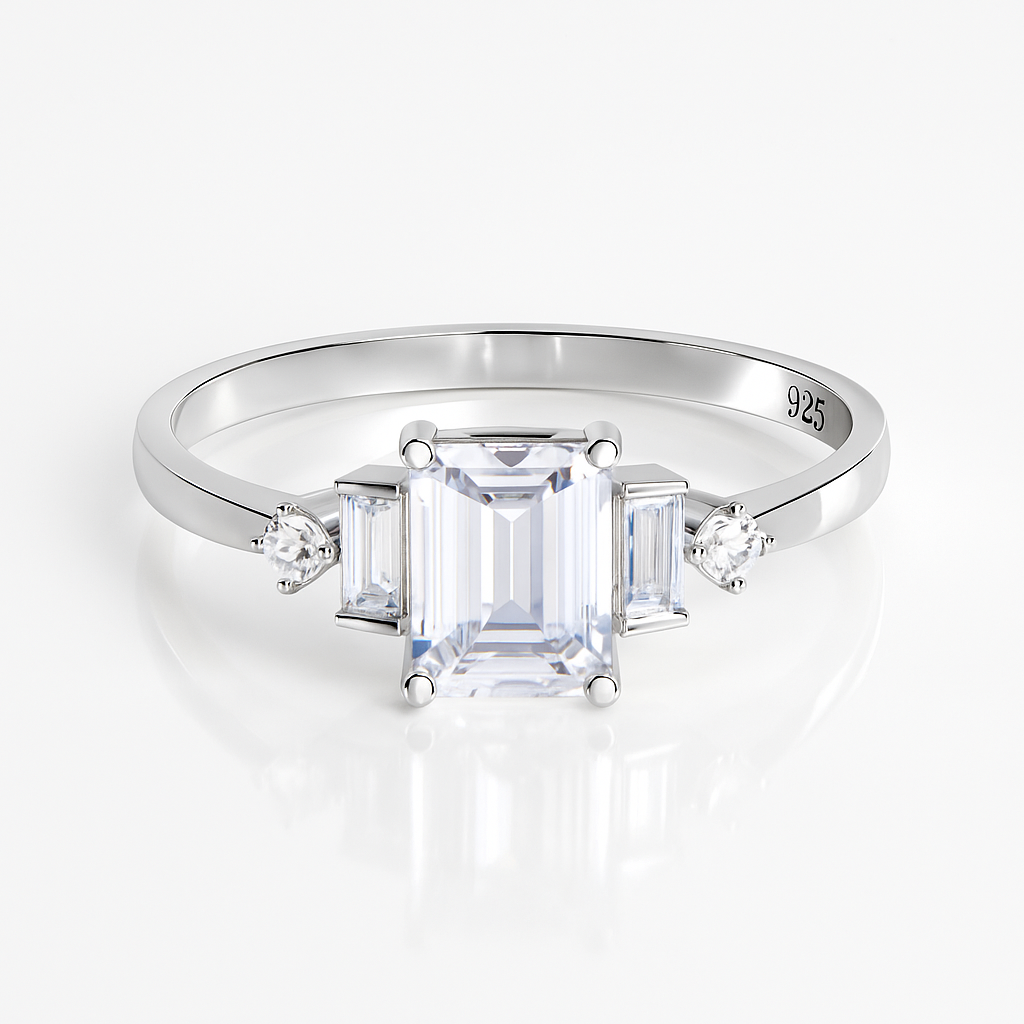 inel rafinat din argint 925 cu piatră smarald și finisaj lucios, ideal pentru cadou sau logodnă