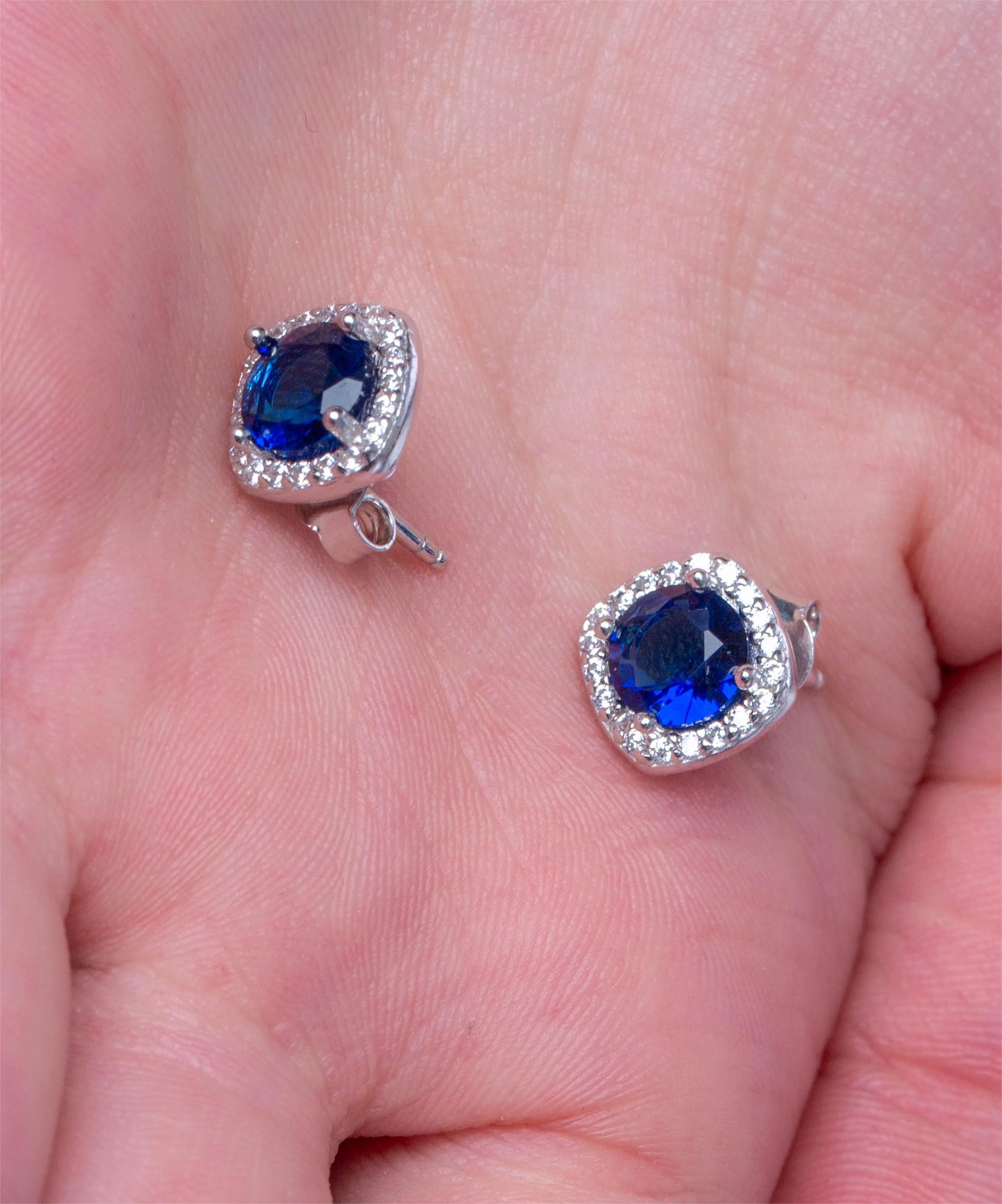 Cercei cu surub din argint 925 cu piatra albastra si zirconii