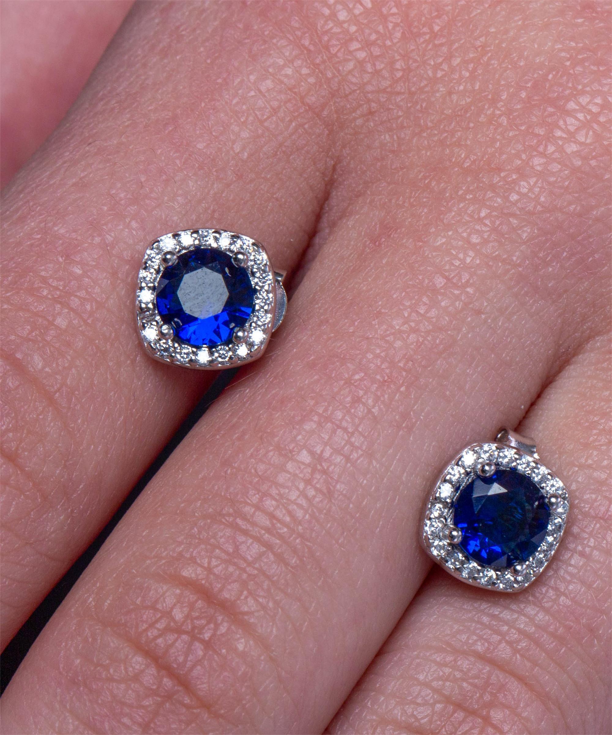 Cercei cu surub din argint 925 cu piatra albastra si zirconii