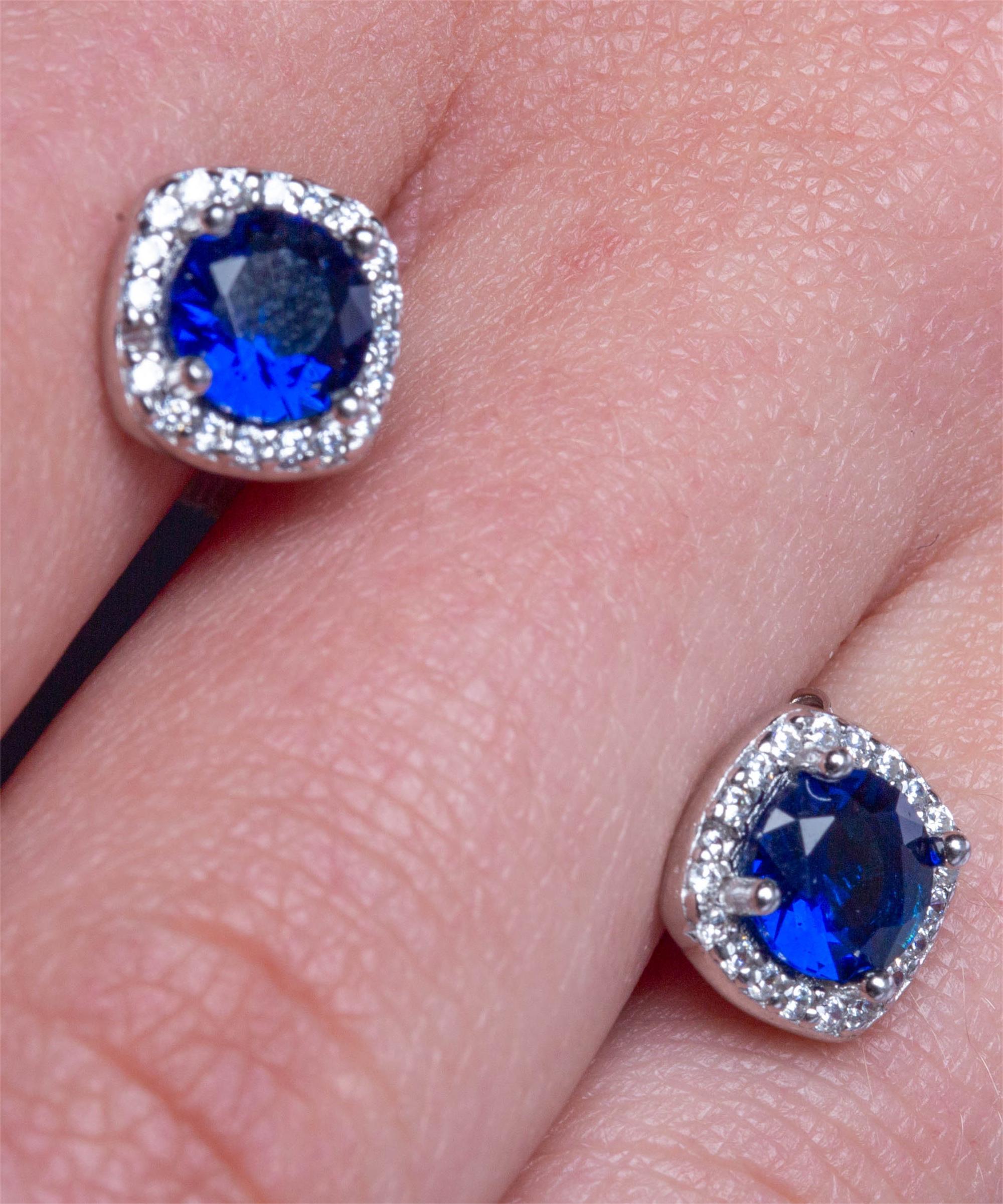 Cercei cu surub din argint 925 cu piatra albastra si zirconii