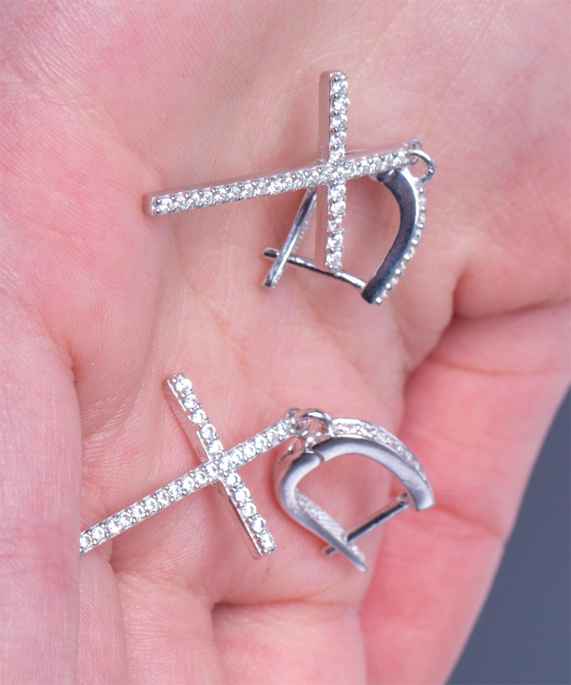 Cercei cu tortita din argint 925 cu cruce si zirconii